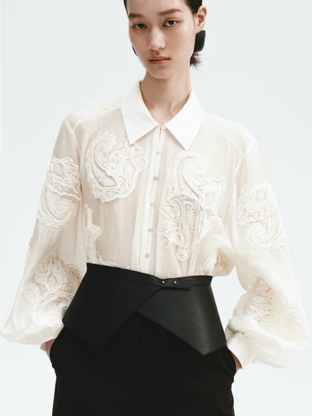 H&M STUDIO COLLECTION SPRING 2026
NWT CREAM EMBROIDERED BLOUSE